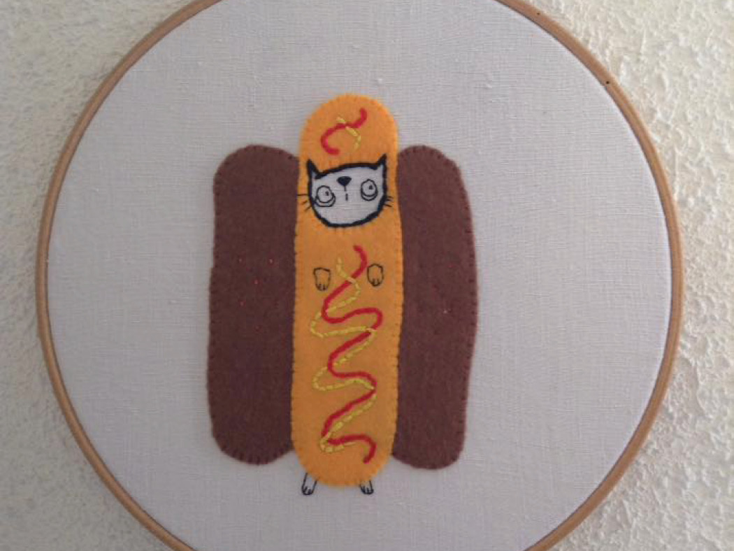 Chatonpute chat hot dog ketchup moutarde broderie